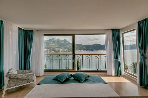 Luxusvilla zum Verkauf in Herceg Novi mit Panoramablick auf das Meer